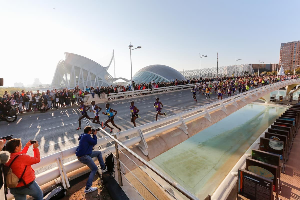 Maratón de Valencia 2024: horarios de paso y calles cortadas
