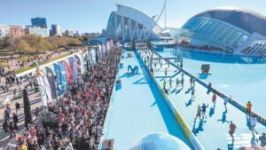 La pasarela azul: el mágico final del Maratón de Valencia