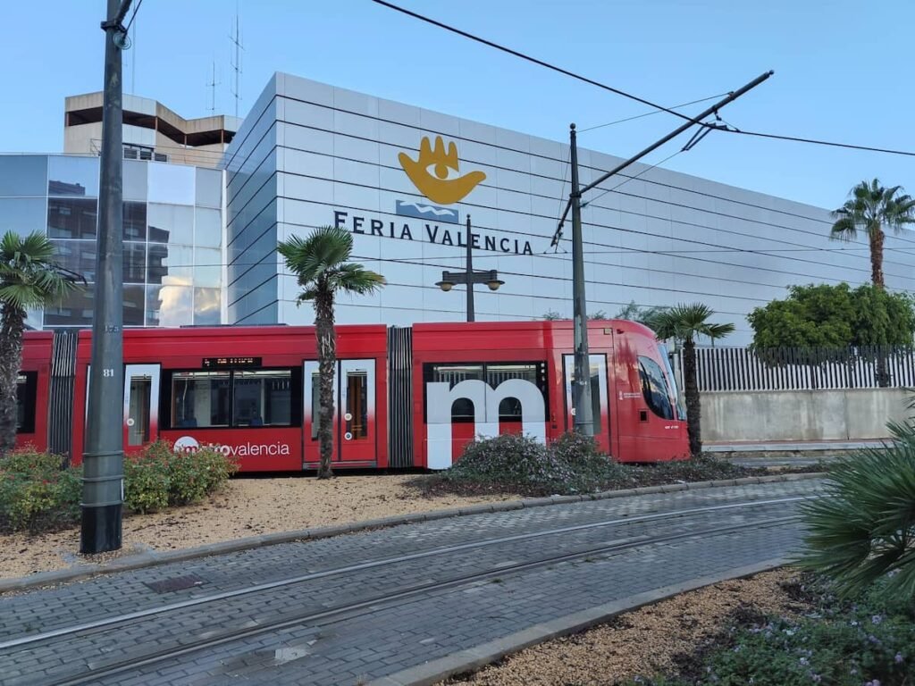 Tranvia llegando a Feria Valencia