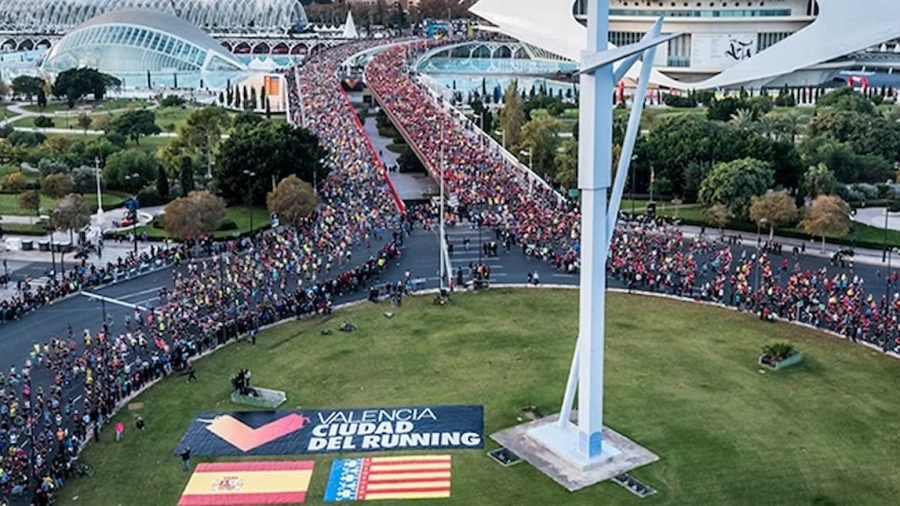 maraton-valencia-rotonda-salida ¿Cuántos corredores participan en el Maratón de Valencia?