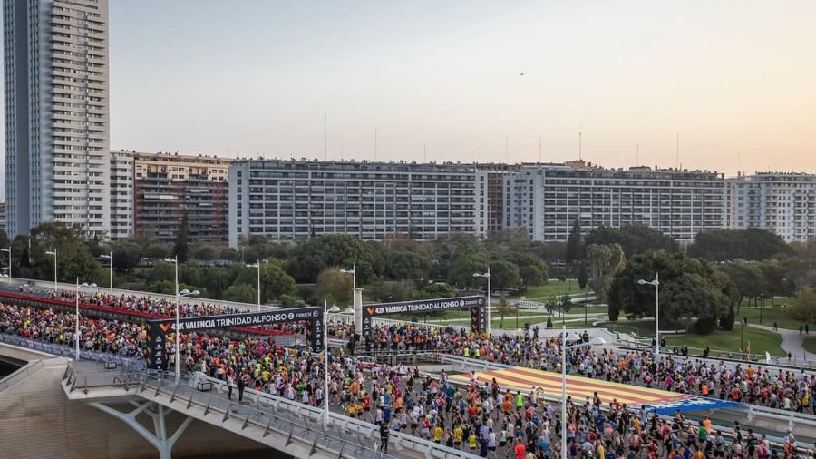 salida-maraton-valencia-puente-2024 Maratón Valencia dona más de un millón de euros para los afectados por la DANA